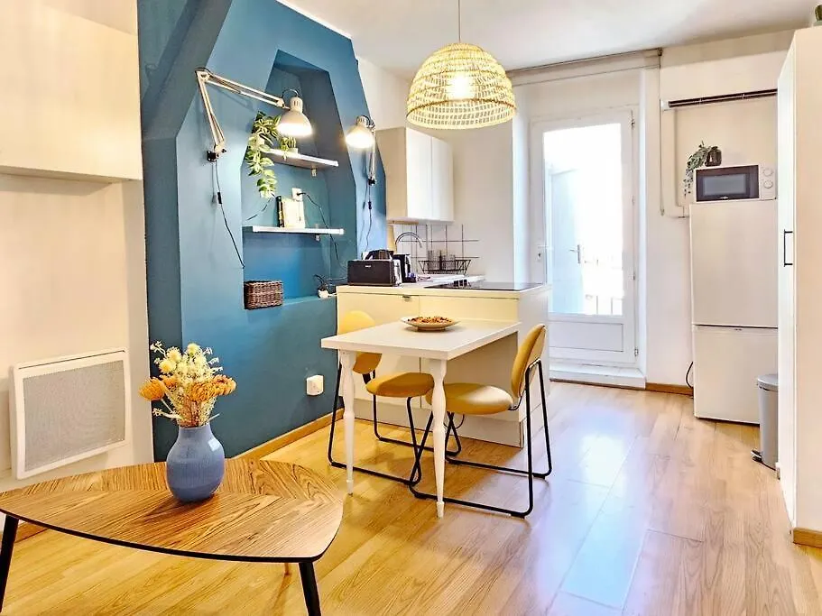 Air-Conditioned Apartment With 2 Balconies contacts