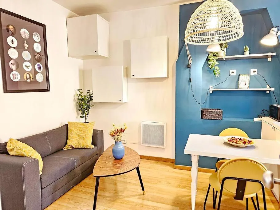 Air-Conditioned Apartment With 2 Balconies Marseille France