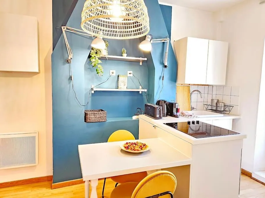 Air-Conditioned Apartment With 2 Balconies Marseille France